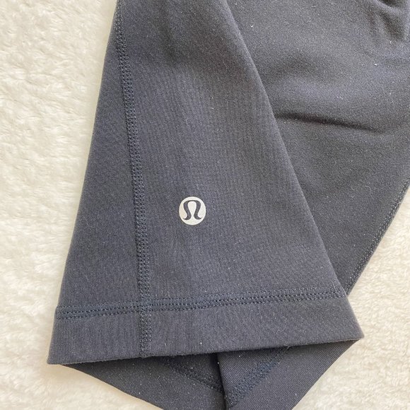 LULULEMON BLACK CAPRIS - Picture 4 of 7